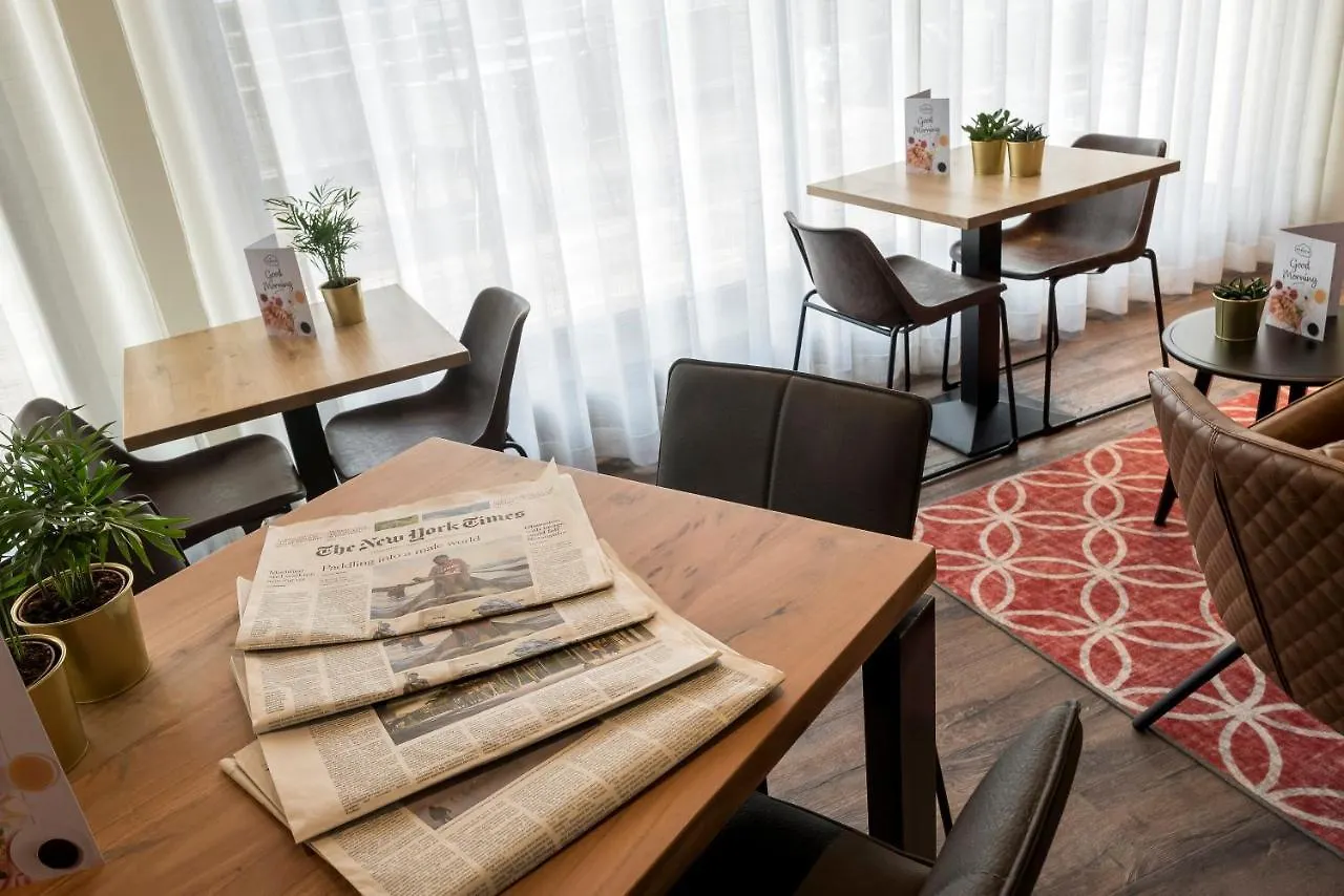 Premier Suites Antwerpen 4*,