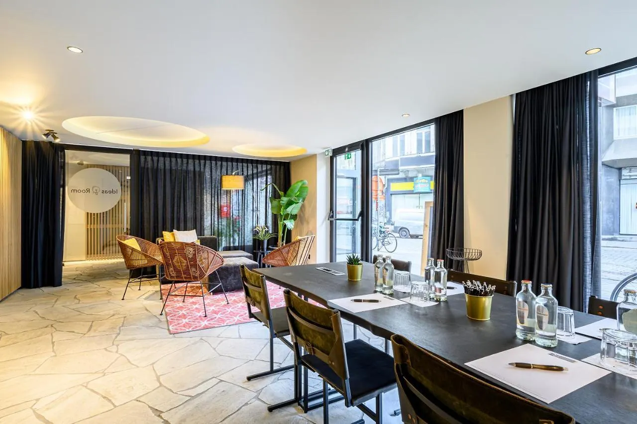 Premier Suites Antwerpen 4*,