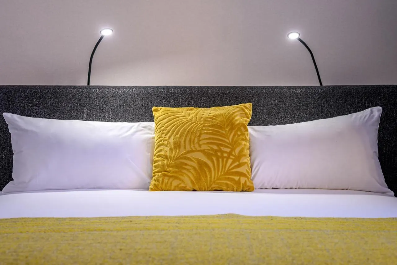 Premier Suites Antwerpen 4*,